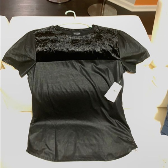 Other - Men Guess shirt size medium a zipper on the side Other - Men Guess shirt size medium a zipper on the side